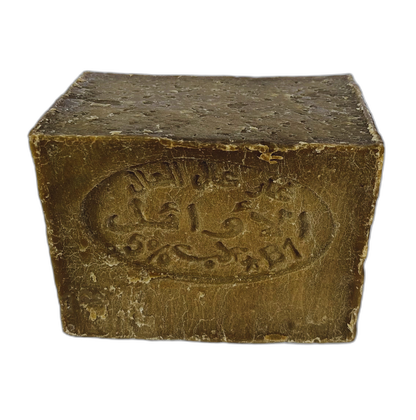 Savon d'Alep laurier 5% posé dans un hammam traditionnel